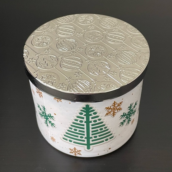 Bath and Body Works Candle - Holiday Cheer - Limited edition - Picture 3 of 8